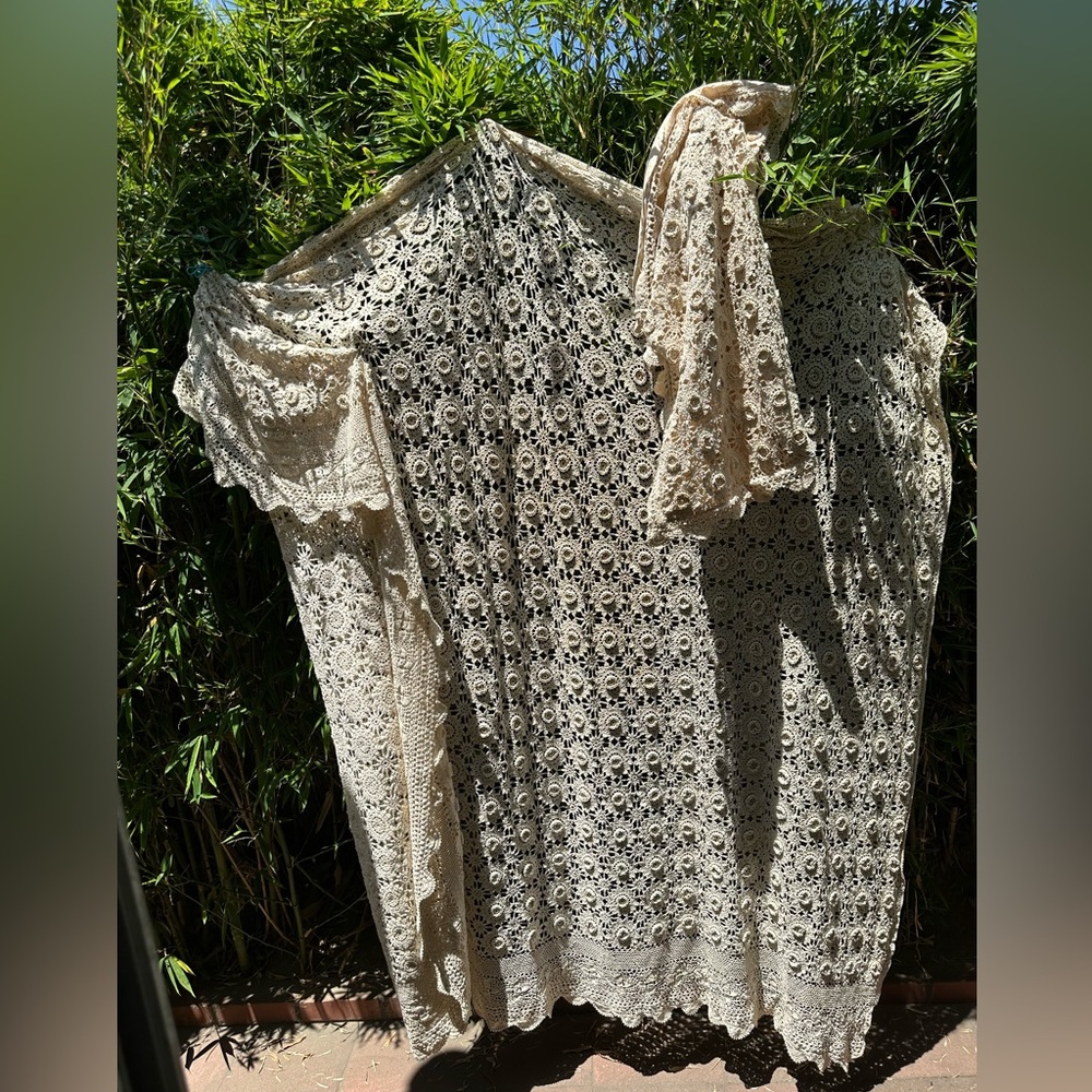 KEECO floral hand crochet coverlet cotton style 445 with pillow shams year 1985
